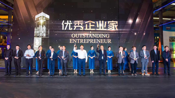 友誼咨詢榮獲金霞園區(qū)“最佳成長(zhǎng)獎(jiǎng)”、“上市培育獎(jiǎng)”,董事長(zhǎng)張海岸榮獲“優(yōu)秀企業(yè)家”榮譽(yù)