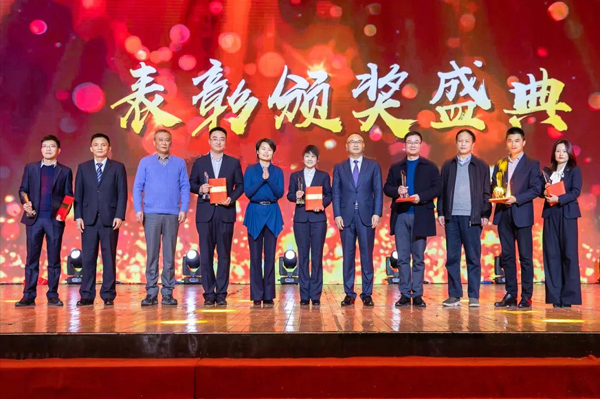 “廿載征程·匠守初心” 友誼咨詢2020新春年會隆重舉行1.jpg “廿載征程·匠守初心” 友誼咨詢2020新春年會隆重舉行1.jpg